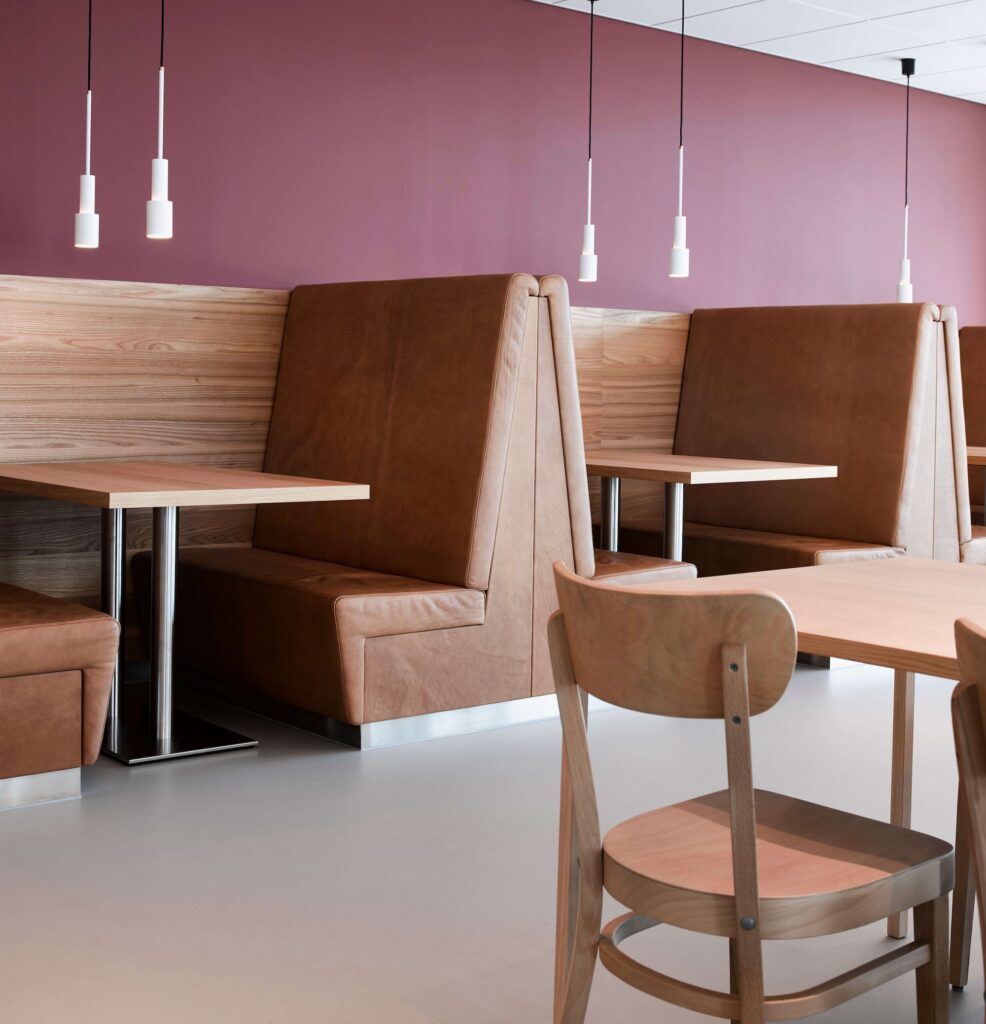 Essensraum mit „DURACEM“ – nachhaltiger Spachtelboden